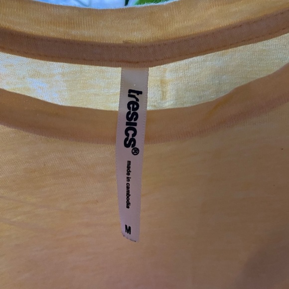 TRESICS | Crop Yellow Tee with Pocket - Picture 3 of 7